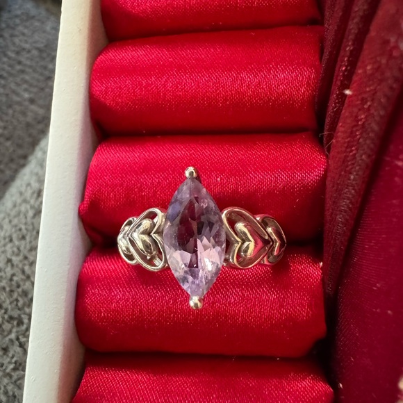 Elegant 925 Sterling Silver and genuine Amethyst heart ring. - Picture 2 of 15